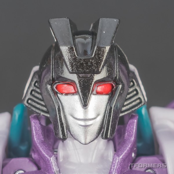 LG16 Slipstream - TFormers Legends Series Retro Gallery