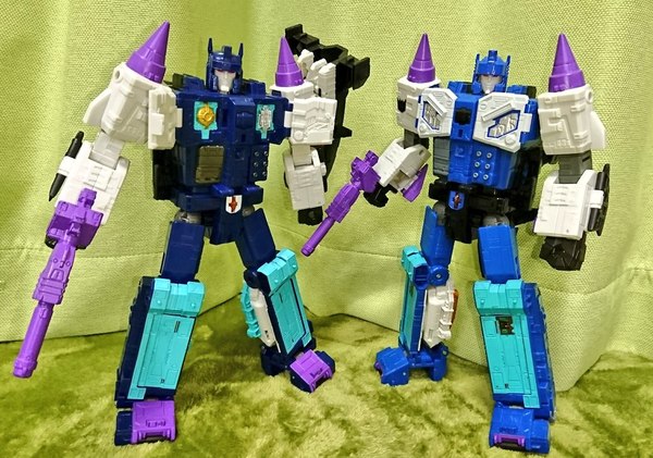 Legends Series LG58 Clonebots, LG59 Blitzwing, LG60 Overlord - In-Hand Images Of TakaraTomy Plus Titans Return Comparison 