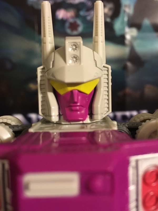 Power of the Primes Voyager Class Hun-Gurrr - In-Hand Images