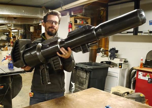 GIANT 3D Printed Optimus Prime Ion Blaster Will Blow You Away