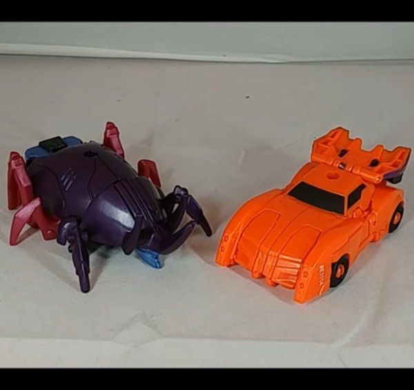 Robots in Disguise Crash Combiners Bisk & Saberhorn Video Review