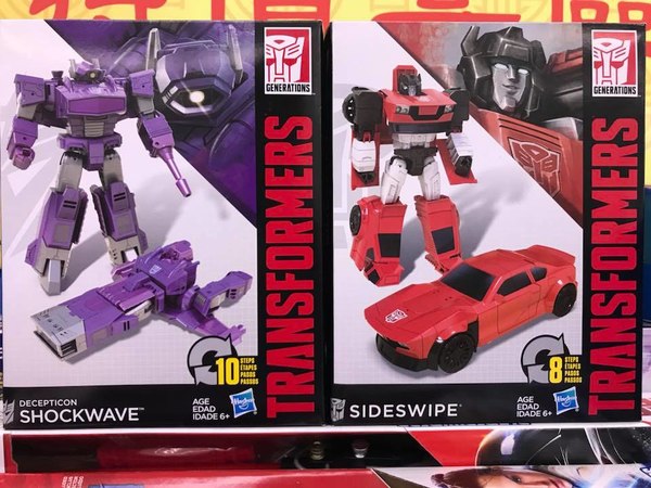 Cyber Battalion Shockwave Sideswipe   Package Transformation Instructions Images  (1 of 5)