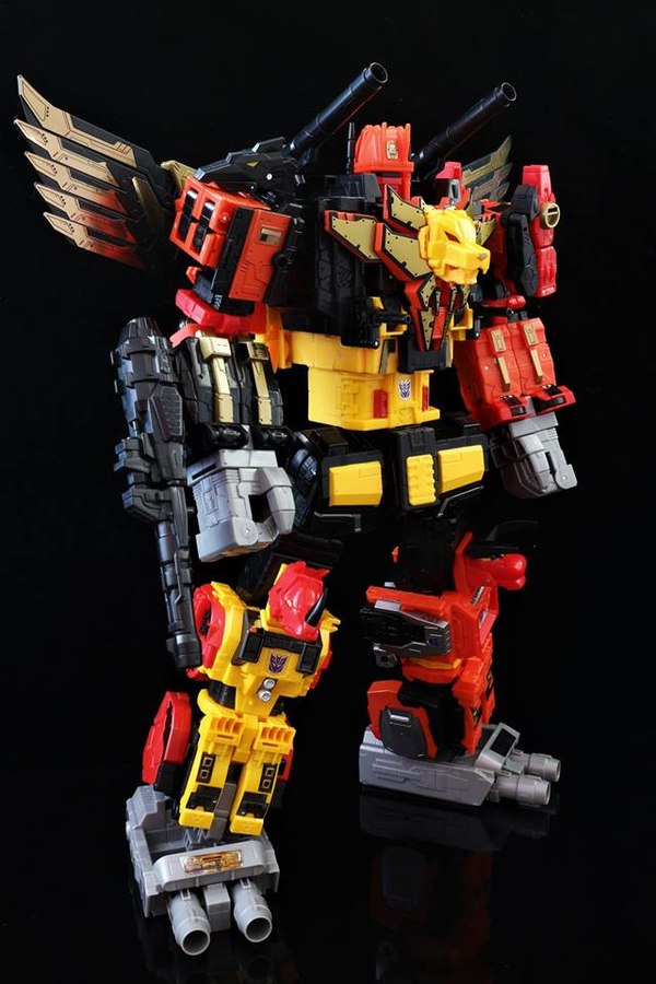 Power of The Primes Predaking Titan Class Figure In Hand Photos of Predacons And Combiner