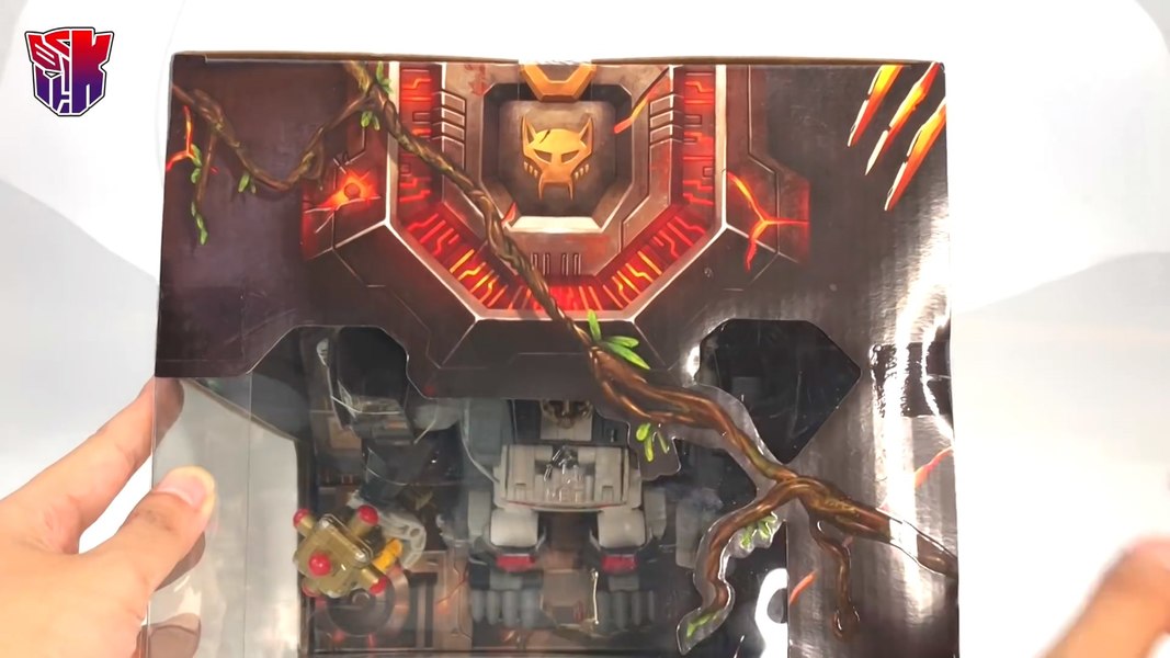 SDCC 2018   Video Review Of Throne Of The Primes Optimal Optimus With Screenshots 03 (3 of 37)