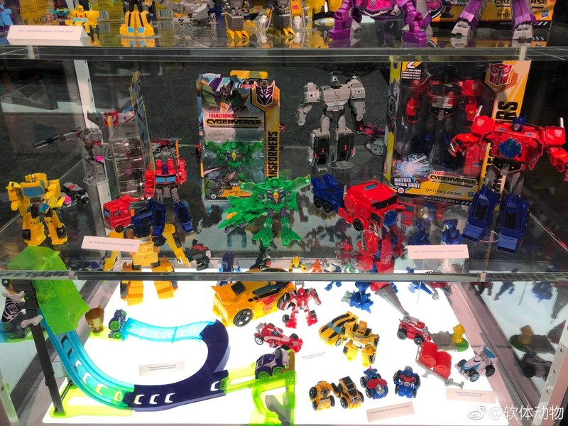 SDCC 2018   First Looks From The Hasbro Transformers Booth   New Studio Series And More  (10 of 10)