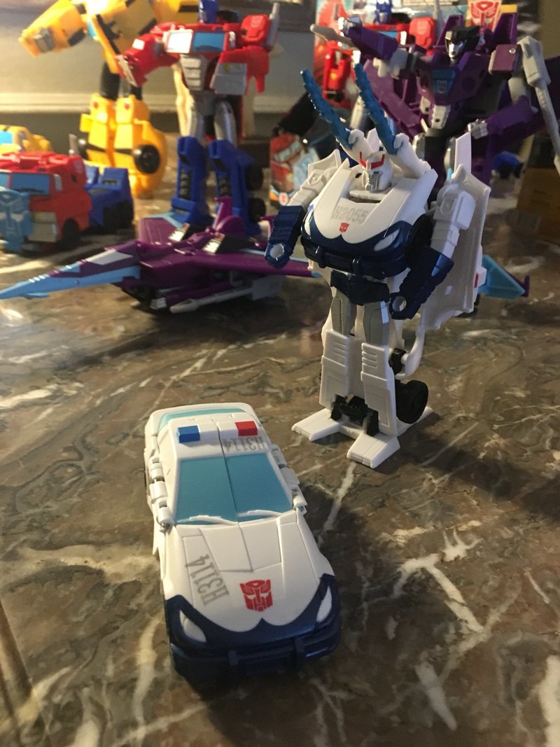 NYCC 2018 - Photos From Hasbro Display Show Off New Cyberverse ...