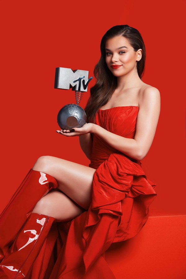 Bumblebees Hailee Steinfeld To Host 2018 Mtv Ema New Song Coming Too (1 of 1)