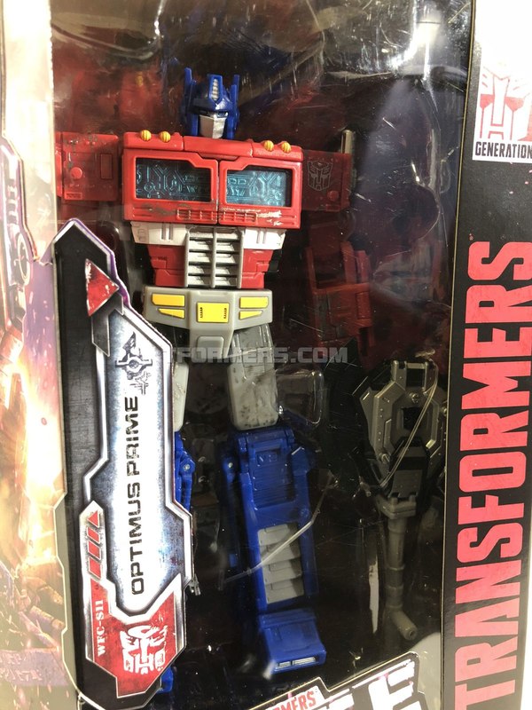 unboxing-siege-optimus-prime-war-for-cyb