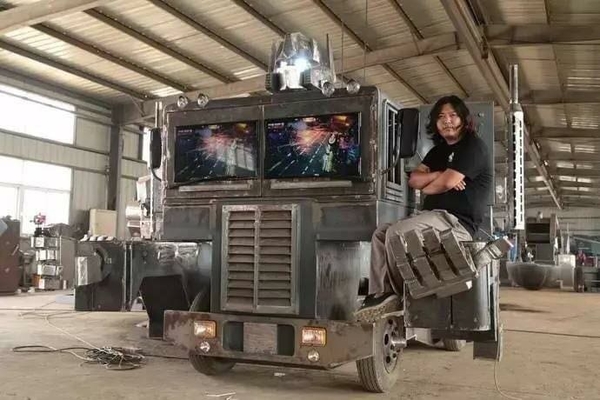 LIFE-SIZE Optimus Prime with Matrix is a Real Life Truck Ready to Roll Out