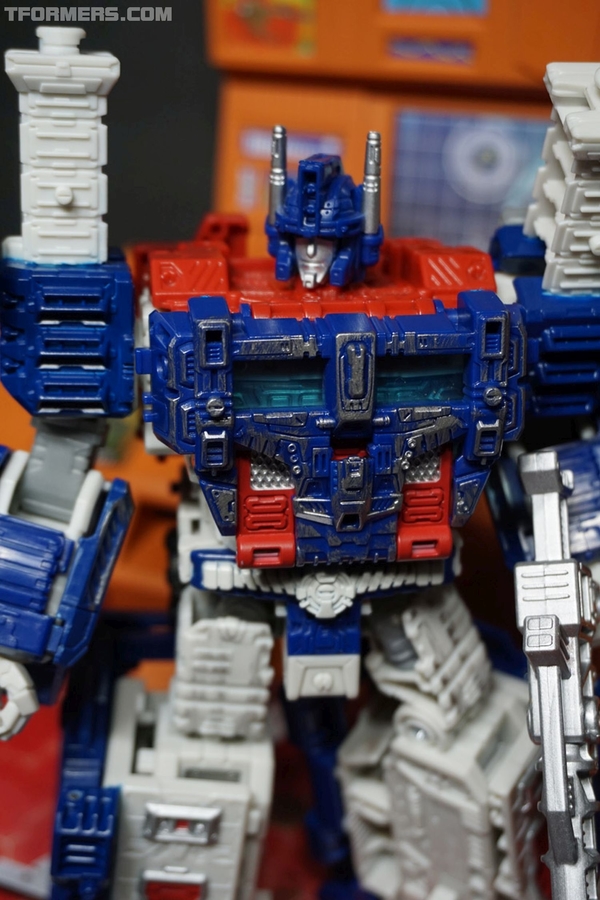 Review Siege Ultra Magnus Leader War For Cybetrtron  (14 of 93)
