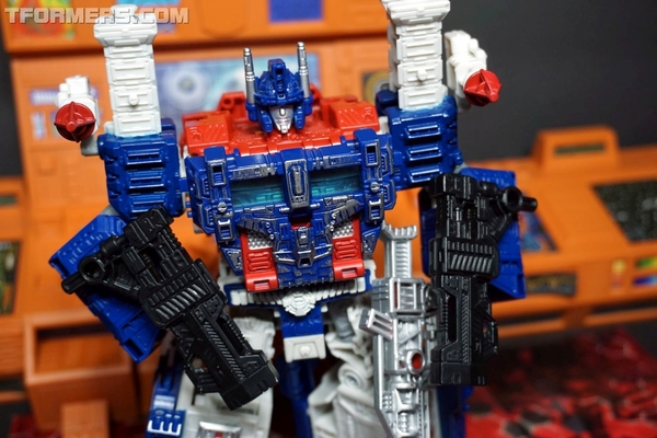 Review Siege Ultra Magnus Leader War For Cybetrtron  (25 of 93)