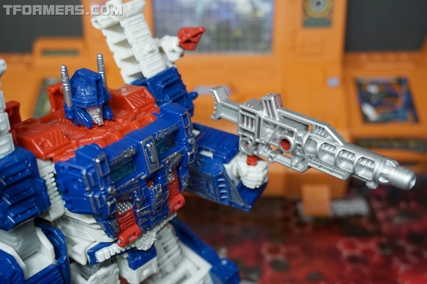 Review Siege Ultra Magnus Leader War For Cybetrtron  (40 of 93)