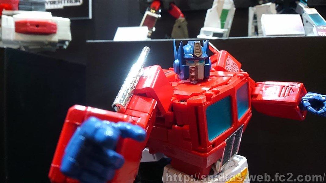 Wonderfest Winter 2019   Masterpiece Display Photos Featuring MP 44 Convoy, MP 45 Bumblebee, And MP 46 Blackarachnia 22 (8 of 13)