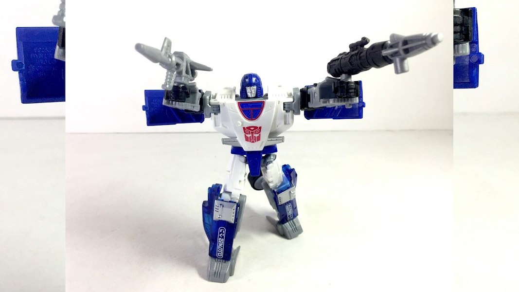 Transformers Siege Mirage Video Review And Image Gallery