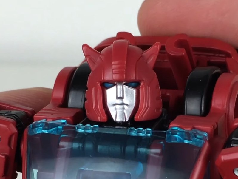 Transformers%20Earthrise%20Cliffjumper%2