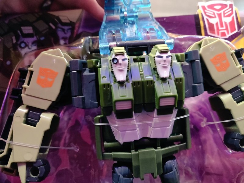 FIRST LOOK - Transformers Cyberverse Rack N Ruin Figure