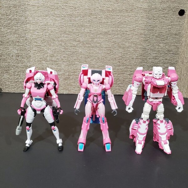 Cyberverse%20Adventure%20Arcee%20In-Hand