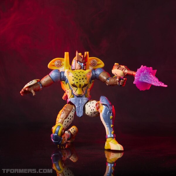 F0739 PROD TRA RED BEAST WARS CHEETOR 171 Medium 72DPI (45 of 46)