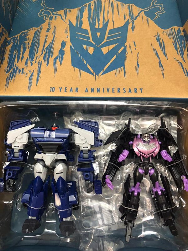 Transformers Prime HadesMegatron And War Breakdown Sets In Hand Images  (1 of 3)