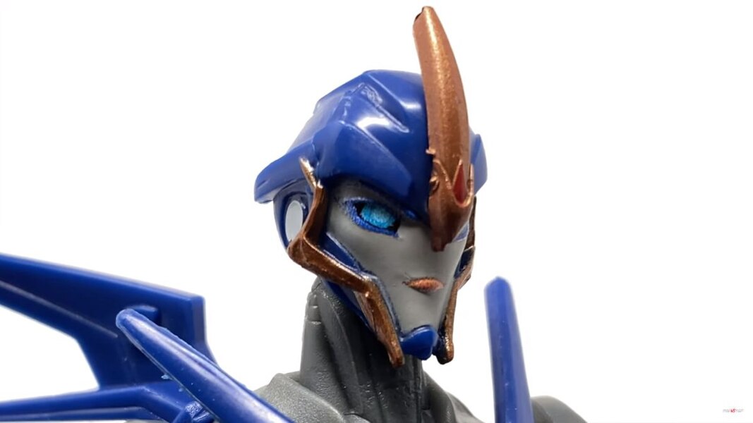 Transformers R.E.D Transformers Prime Arcee In-Hand Review by PrimeVsPrime