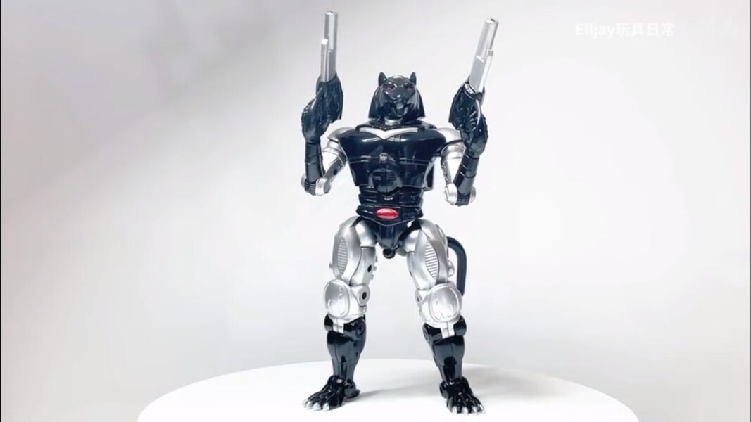 TransArt BWM-04 Black Agent New Color In-Hand Preview