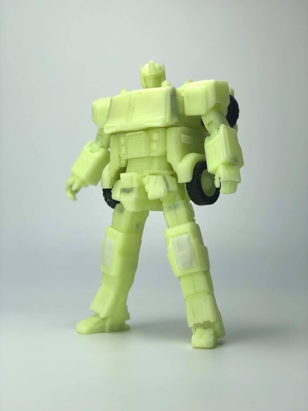Fans%20Hobby%20MB-18%20Energon%20Leader%