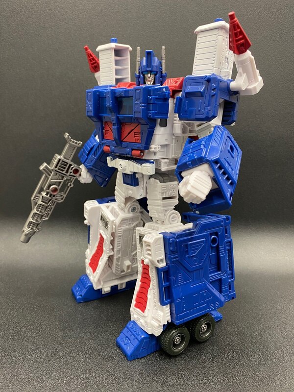 Takara Transformers Kingdom KD-11 Ultra Magnus Official In-Hand Images