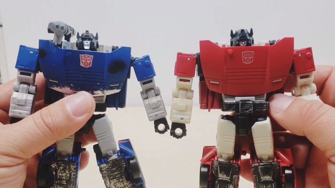 Netflix Transformers War For Cybertron Deep Cover In-Hand 