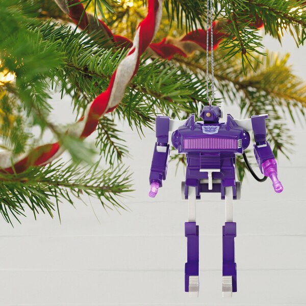 Hallmark%202021%20Transformers%20Shockwa