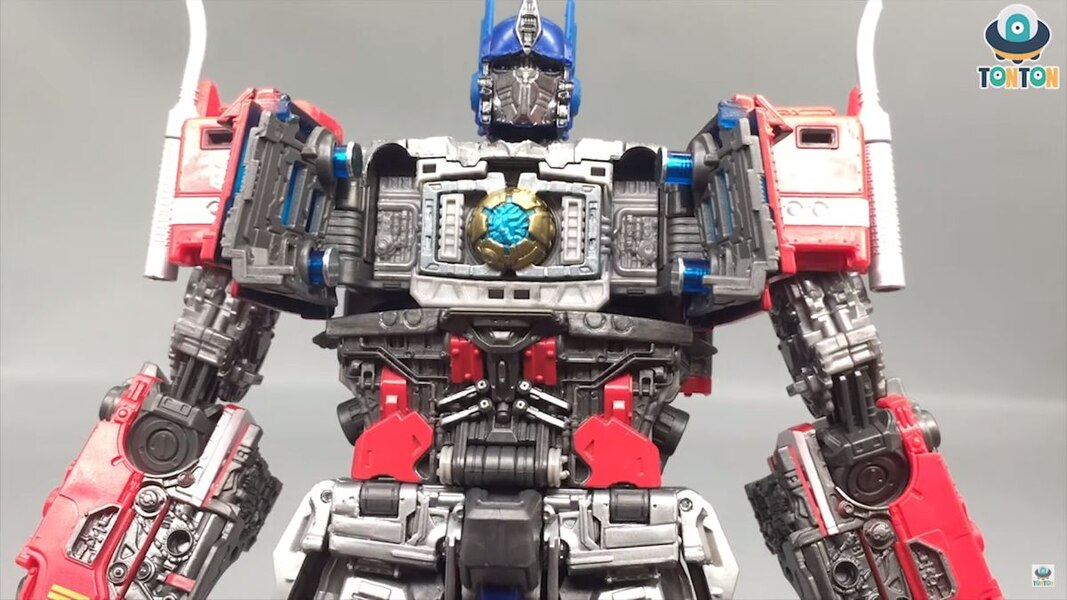 Transformers Masterpiece MPM-12 Optimus Prime More In-Hand Images