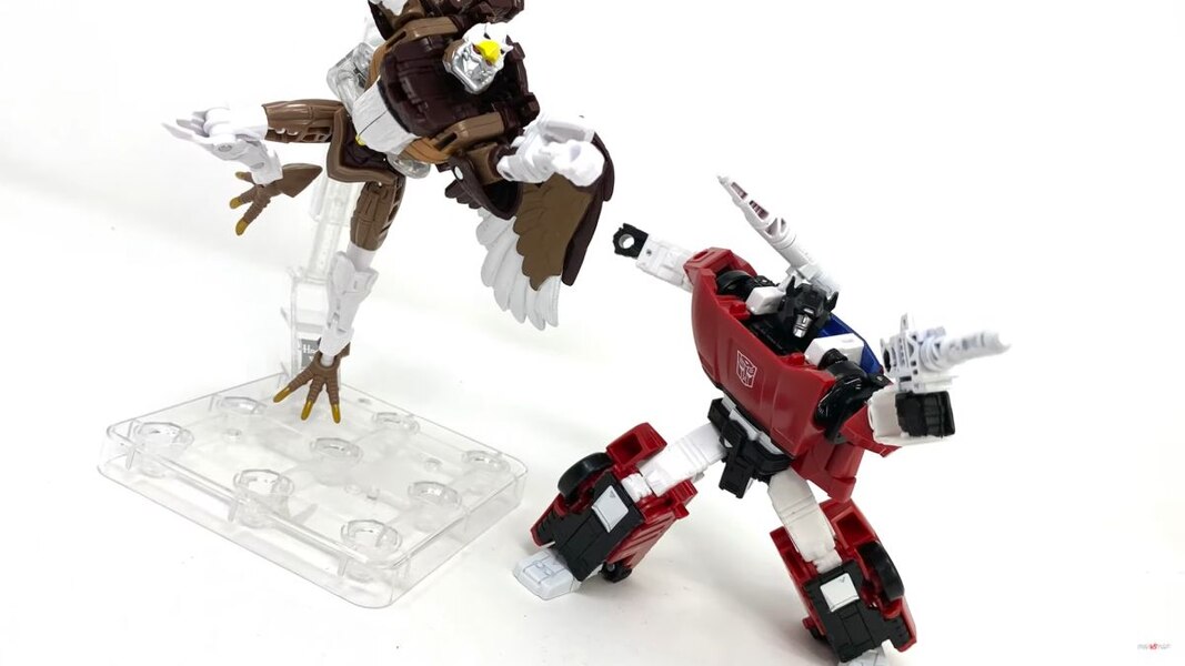 MORE Kingdom Battle Across Time Sideswipe and Maximal Skywarp In-Hand Images