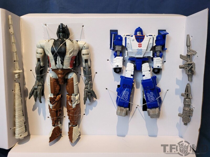 Battle Accross Time WFC-K40 Autobot Mirage & Maximal Grimlock In-Hand Images