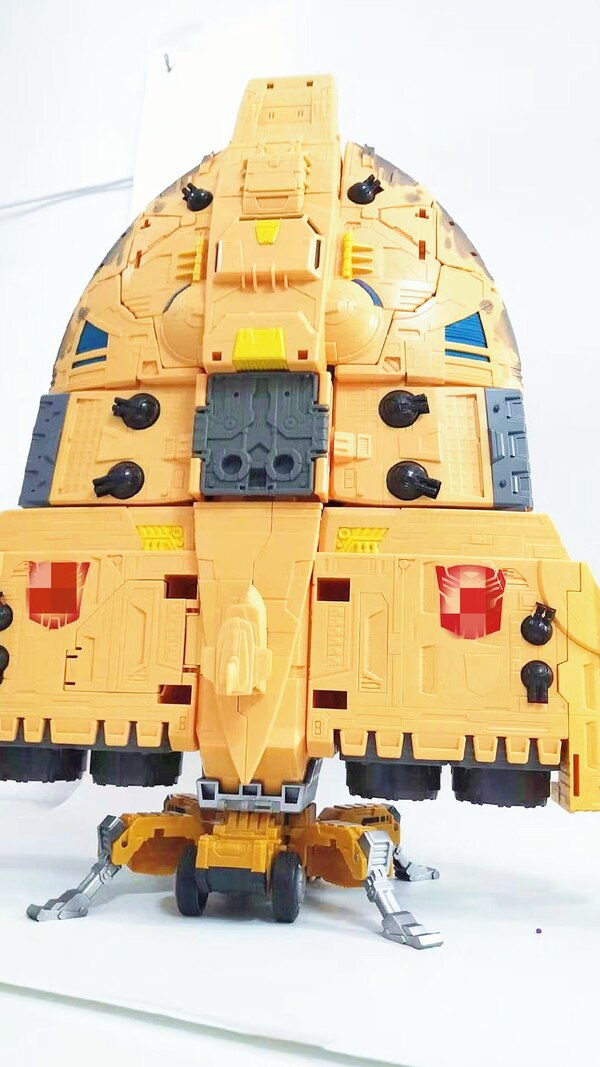 Kingdom%20Autobot%20Ark%20Shockwave%20La