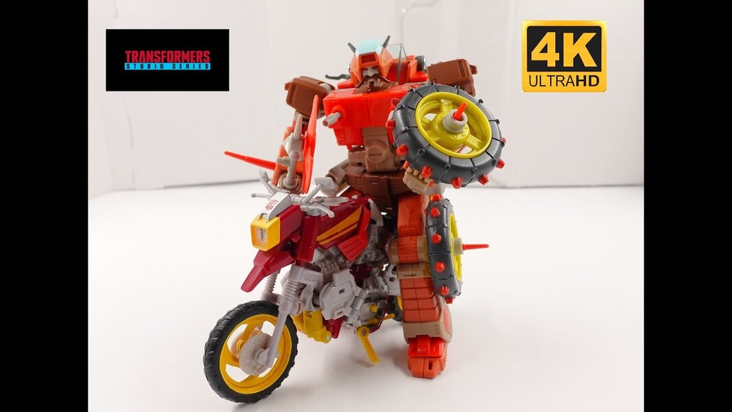 Hasbro Transformers Studio Series '86 Voyager Class Wreck-Gar Review! 4K