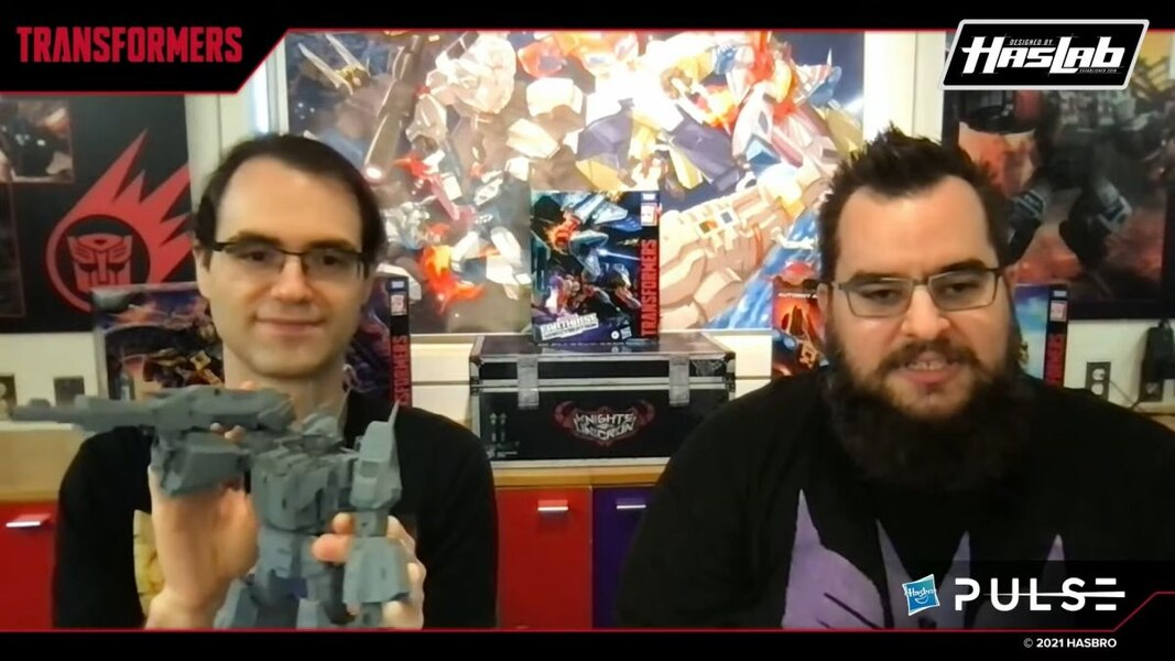 Transformers HasLab Victory Saber In Hand  (105 of 109)