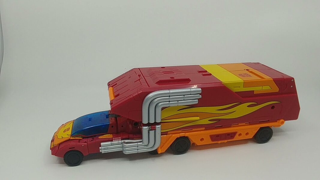 Chuck's Reviews Transformers Kingdom Commander Class Rodimus Prime