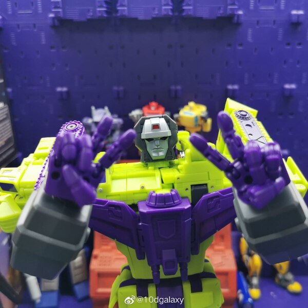 Newage Hephaestus H34P Combiner Set D (Legends Devastator) In-Hand Images