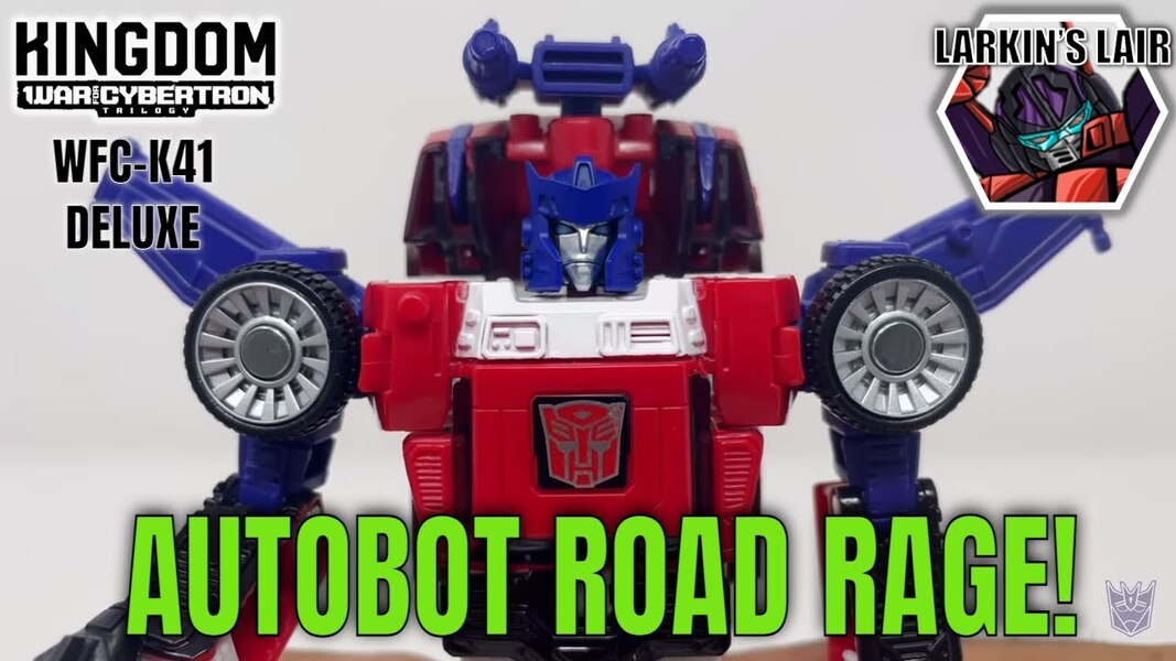 Transformers Kingdom Deluxe Autobot Road Rage Review WFC-K41 (Target Exclusive), Larkin's Lair