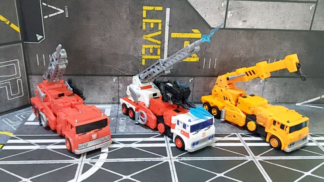 Transformers Generation Select Artfire & Nightstick In-Hand Images