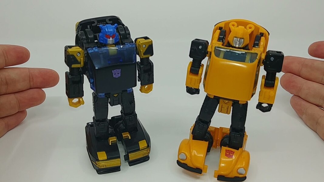 Chuck's Reviews Transformers Shattered Glass Goldbug