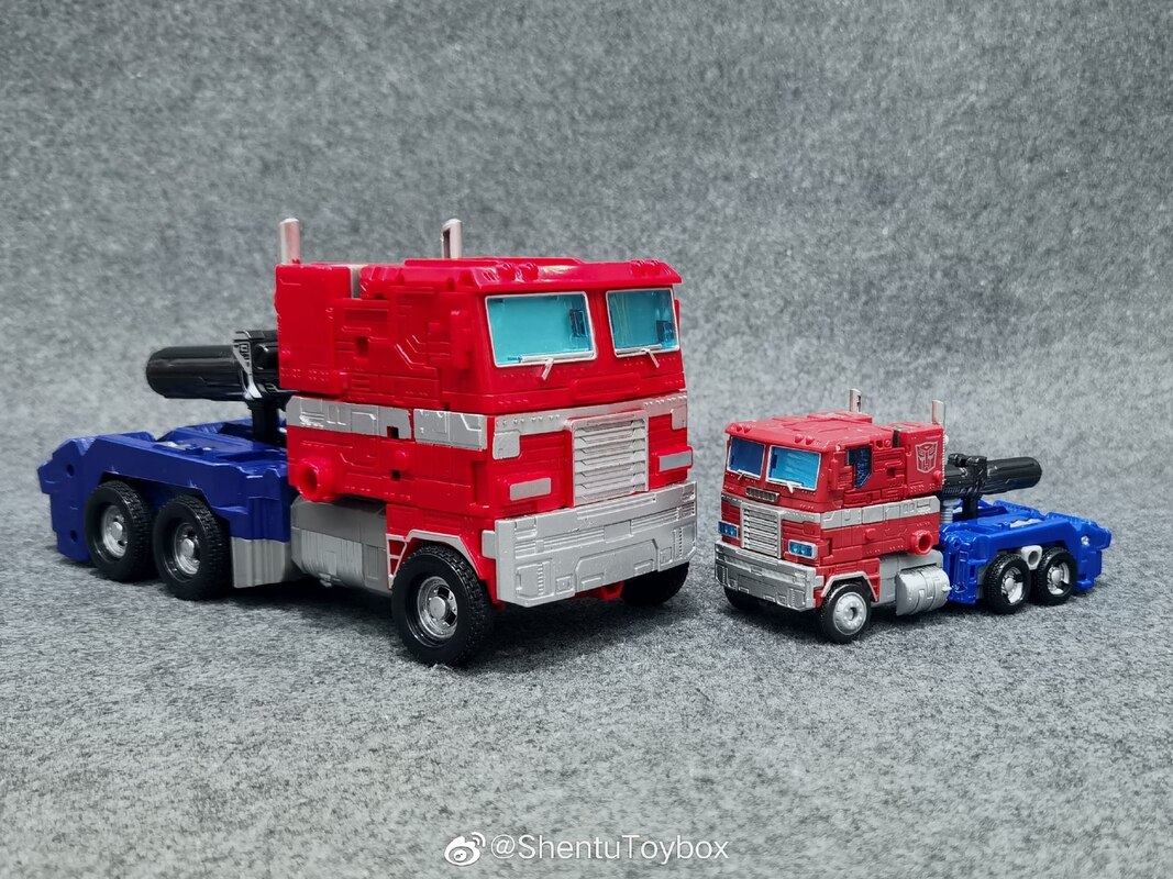 oversized earthrise optimus prime