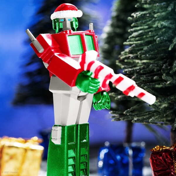 Transfomers%20ReAction%20Santa%20Optimus