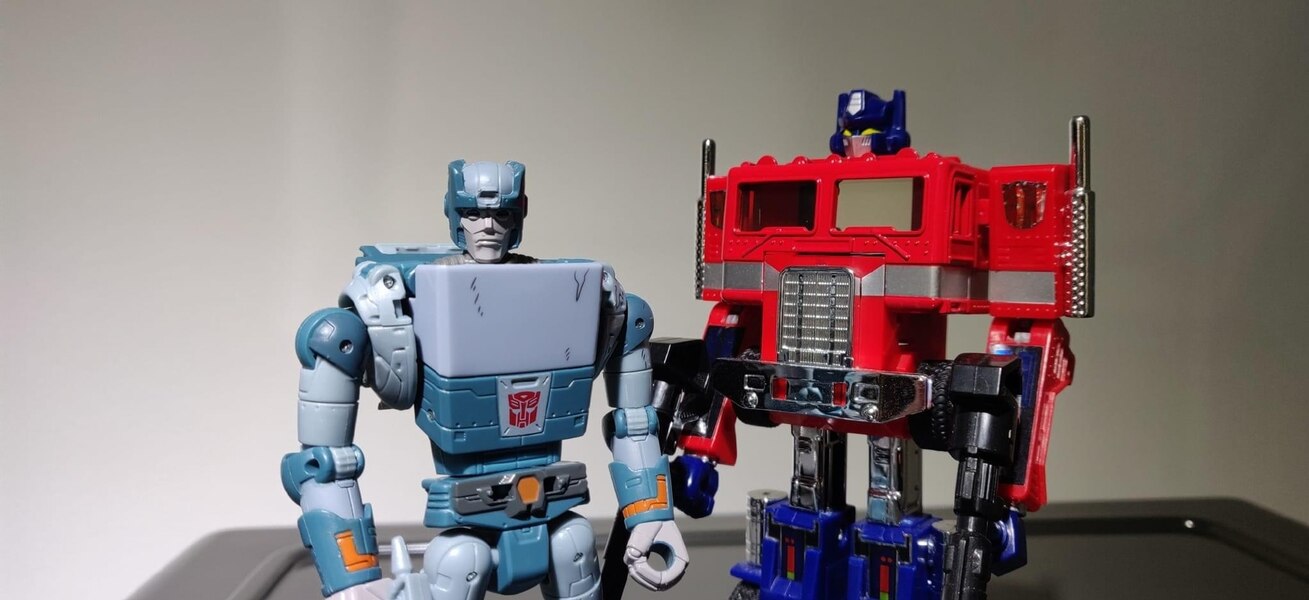 Transformers%20Buzzworthy%20Bumblebee%20
