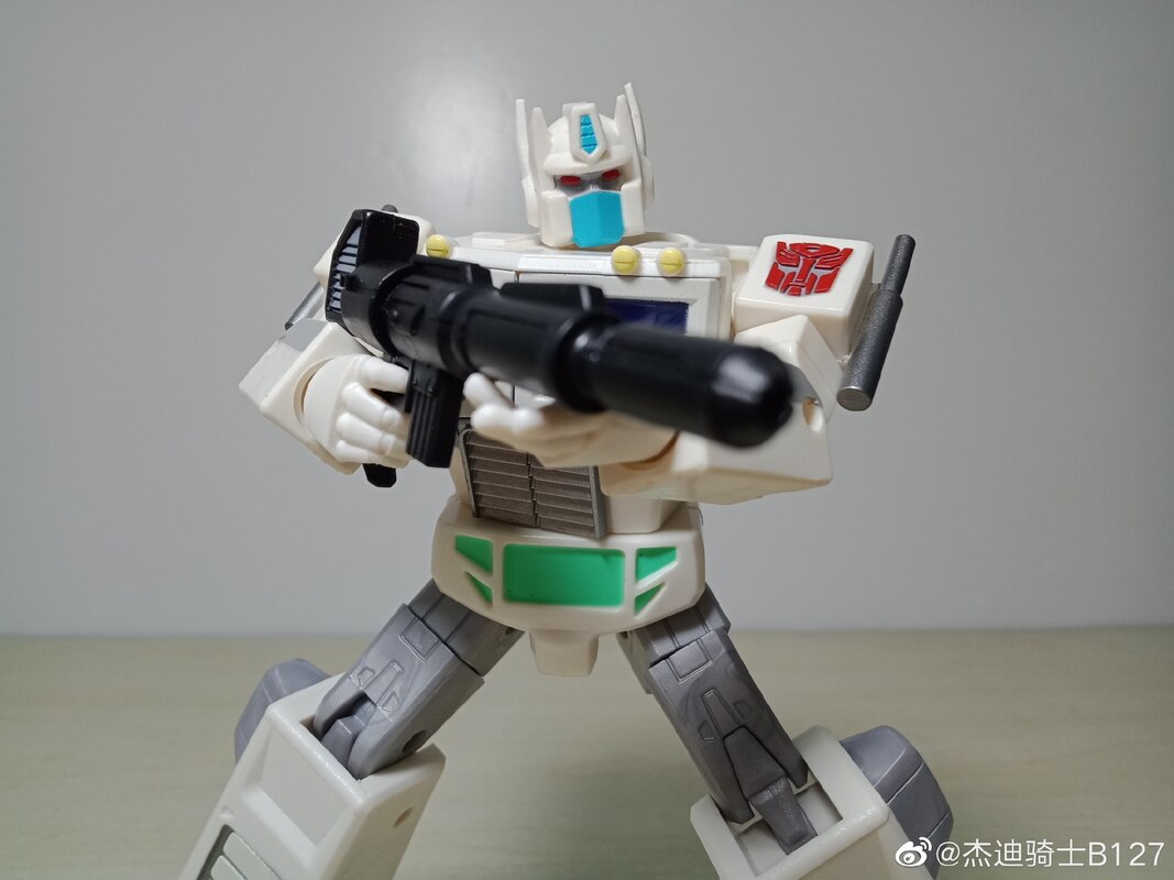 Transformers R.E.D Ultra Magnus And Knock Out In-Hand Images – The