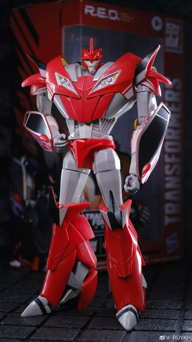 Transformers Prime Knock Out Review and Gallery - Transformers