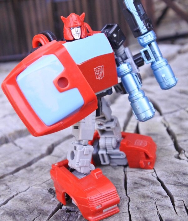 Buzzworthy%20Bumblebee%20Studio%20Seris%