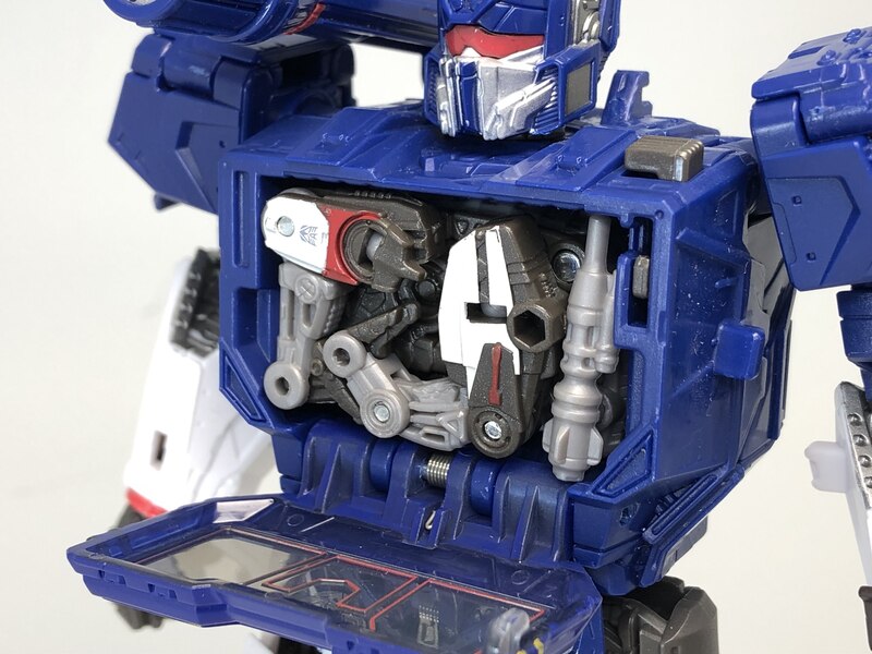 Takara Studio Series SS-83 Soundwave & Ravage Official In-Hand Images