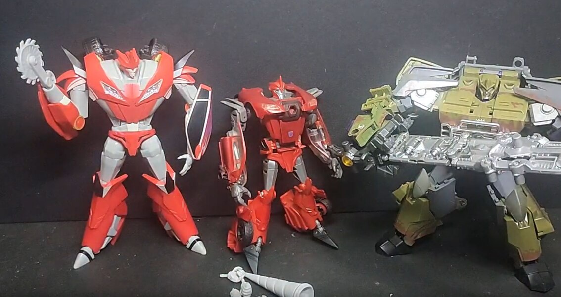 Transformers RED Knock Out In-Hand Unboxing
