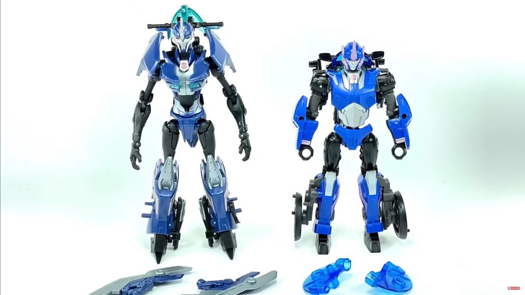 Transformers Legacy Prime Arcee In-Hand Images - Epic Fail?