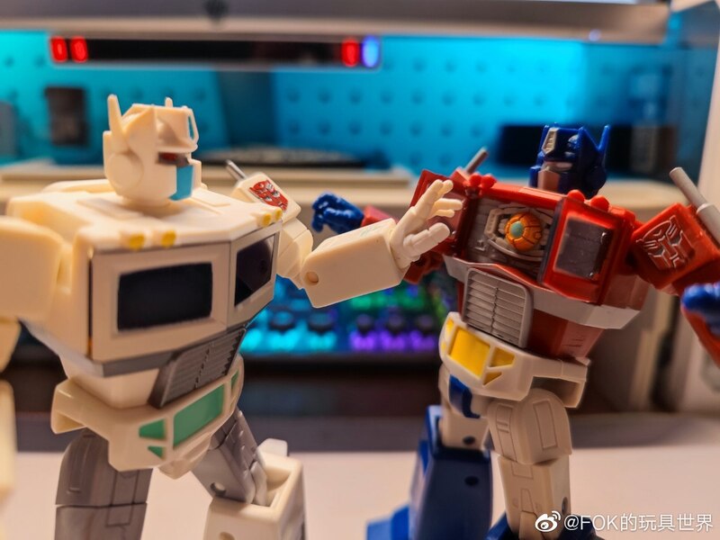 Transformers R.E.D Ultra Magnus And Knock Out In-Hand Images – The